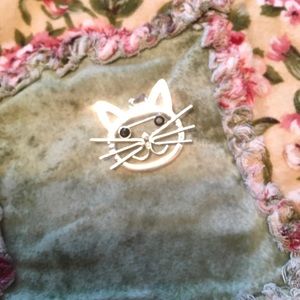 Cat broach